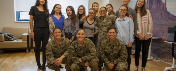 Activitate cu echipa feminină de pușcași marini din cadrul 22nd Marine Expeditionary Unit